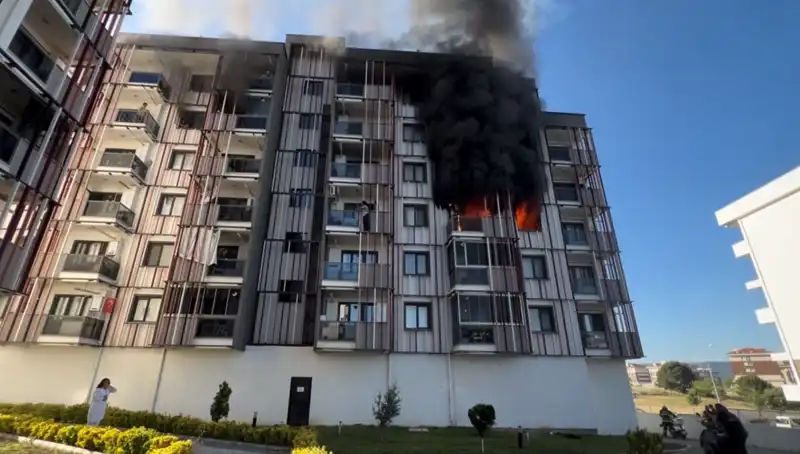 Çanakkale’de Sabahın Erken Saatlerinde Yangın Paniği Yaşandı