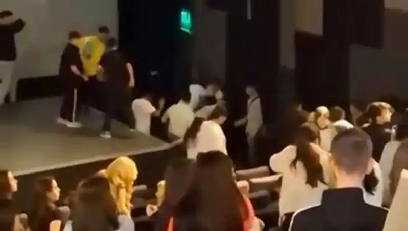 Rapçi Çakal’ın Hayranları Arasında Şoke Eden Kavga!
