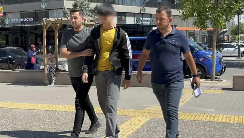 Aile İçindeki Tartışma Kanlı Bitti: Kendini Savunmak İçin Bıçak Çekti