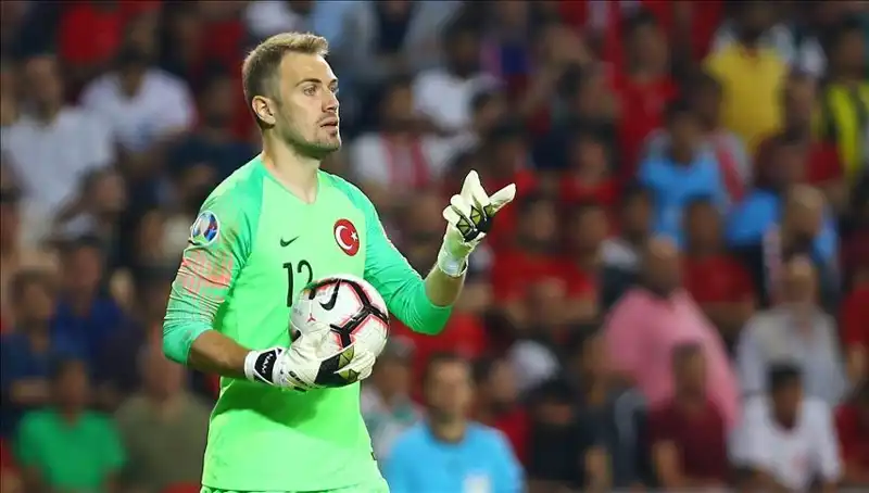 Milli Kaleci Mert Günok Futbolu Bırakma Kararını Açıkladı: Şaşırtan Yaş