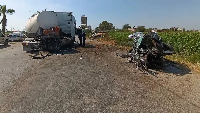 Adana'da Tanker Kazası: Otomobil ve Kamyon Birbirine Girdi