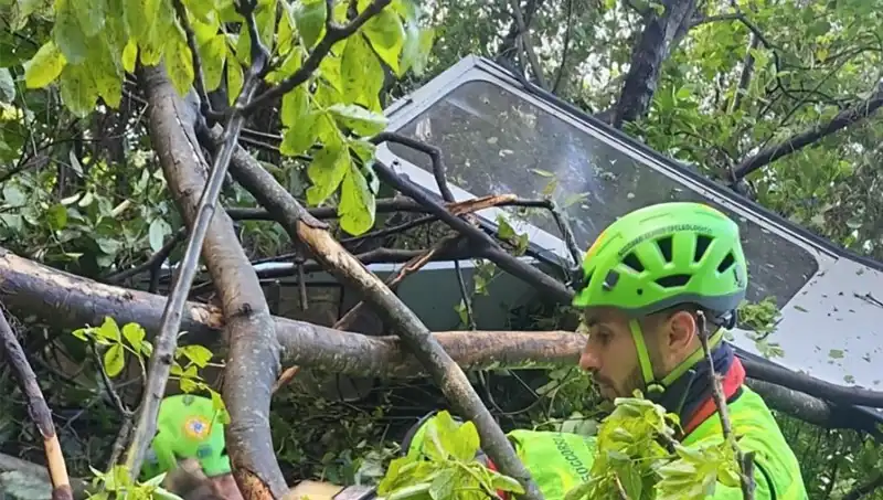 İtalya'da Teleferik Faciası: Halat Kopması Traji Komedi Yaratıdı