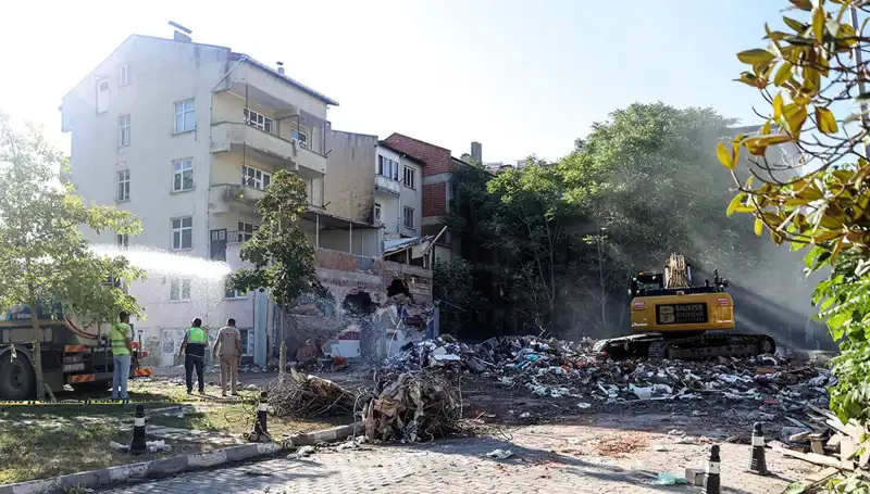 Sındırgı'da Sarsıntılar Devam Ediyor: Son Depremler Kaygı Yarattı