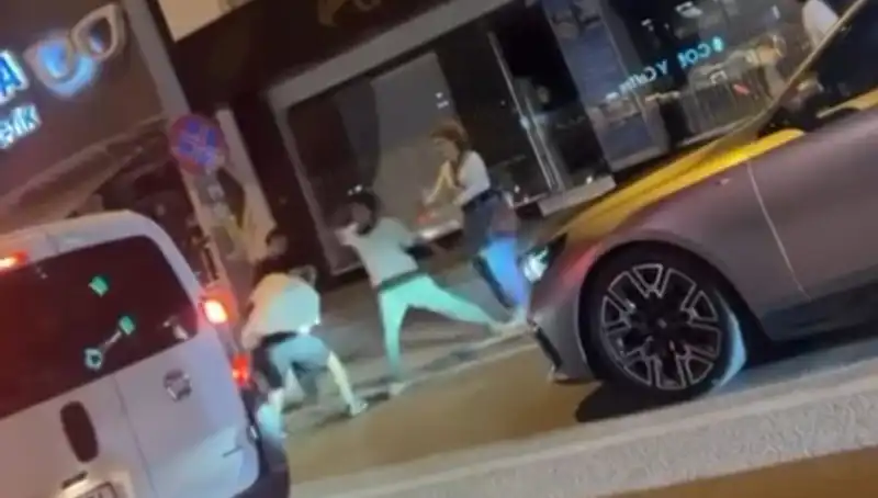 Cadde Boks Ringine Dönüştü: Sokağın Gözdesi Olmaya Hazır Düello