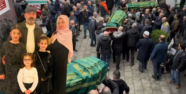 Rize, Strasbourg'da Hayatını Kaybeden Kız Kardeşlere Duygusal Veda Töreni Düzenledi