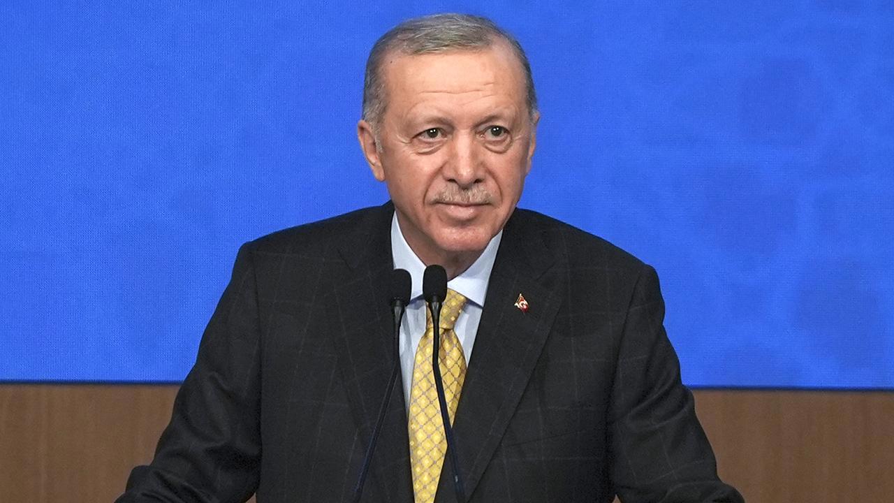Cumhurbaşkanı Erdoğan'dan deprem bölgesine önemli müjde: Tüm konutlar yıl sonuna kadar teslim edilecek