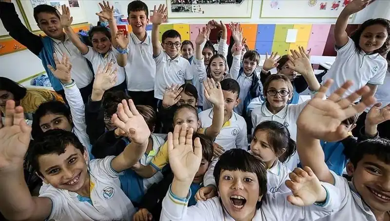 9 Günlük Tatil Sonrası Eğitim Dönemi Başlıyor: Öğrencilerin Hazırlıkları