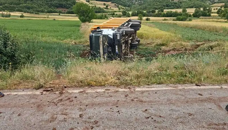 Tokat'ta Trajik Kaza: Devrilen Kamyonun Şoförü Hayatını Kaybetti