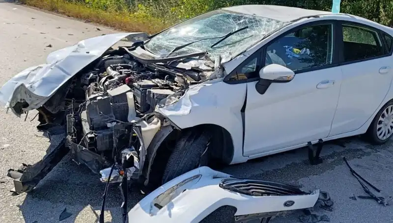 Çanakkale’de Şok Trafik Kazası: İki Yaralı Hastanede Tedavi Altında