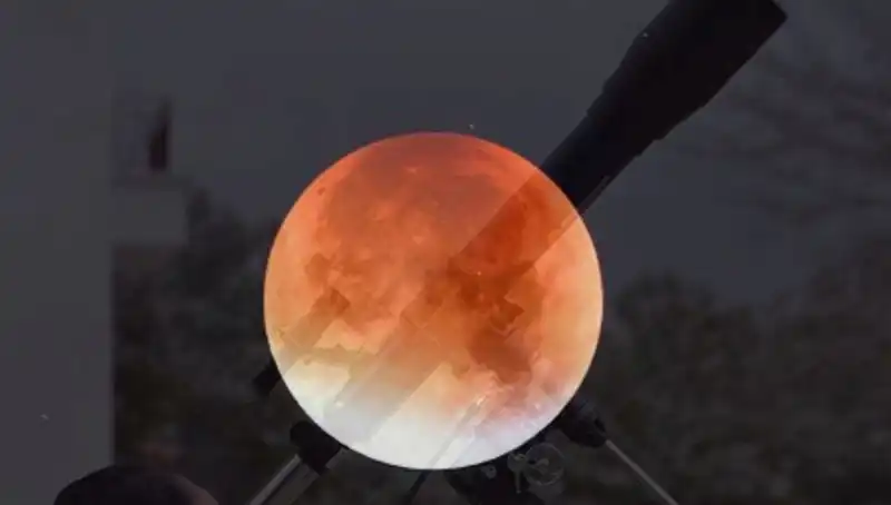 Ay Tutulması Heyecanı: Kanlı Ay Bu Gece Gözlerimizin Önünde!
