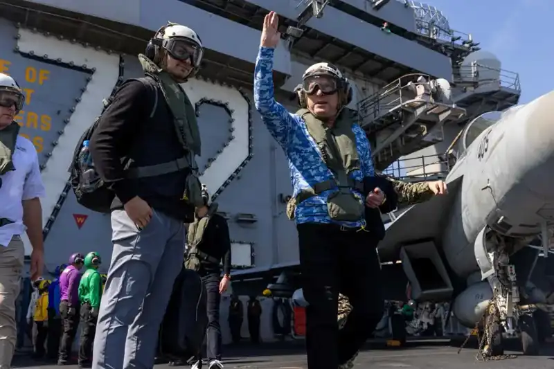 ABD Umman Ekibi, Savaş Gemisini Ziyaret Etti: Gerilim Mi Artıyor?