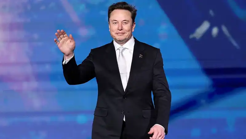 Tesla'nın İnovatif Projesi: "Canavar" Araç Raffa Kalktı!
