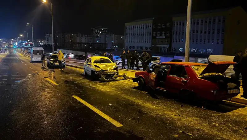 Kayseri'de Korkutan Kaza: 11 Araç Birbirine Girdi!