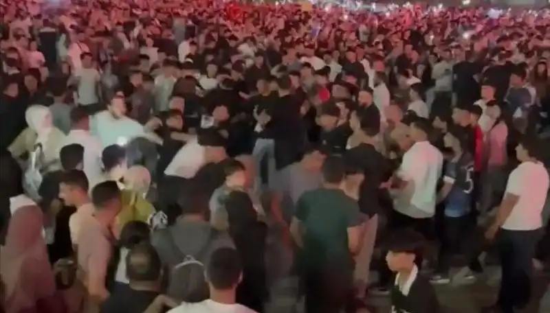 : Ünlü Konserde Bıçaklı Kavga: Üç Kişi Yaralandı