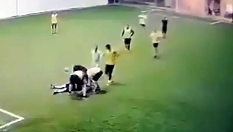 Adana'da Halı Sahada İkisi Olamazdı: 3 Çocuk Babası Hayatını Kaybetti!