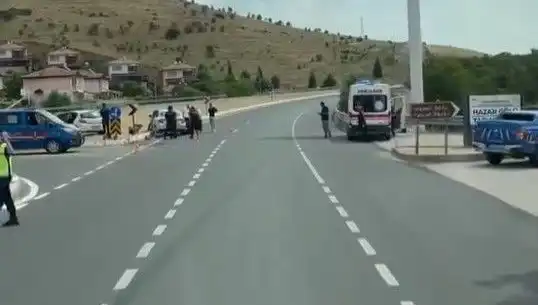 Elazığ'da Trafik Kazası: İki Otomobil Birbirine Girdi, Yaralılar Hastaneye Kaldırıldı