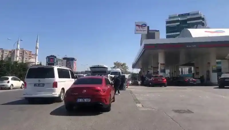 Deprem Ardından Akaryakıt İstasyonlarında Aşırı Kuyruklar: Nedenleri ve Etkileri