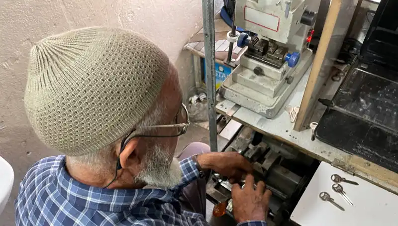 28 Yılda 4 Metrekarelik Dükkanında Efsanevi Bir Hikaye Yarattı
