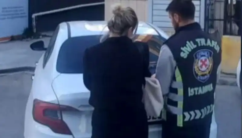 Kadıköy'de Drift Atan Kadın Sürücüye 48 Bin Lira Ceza!