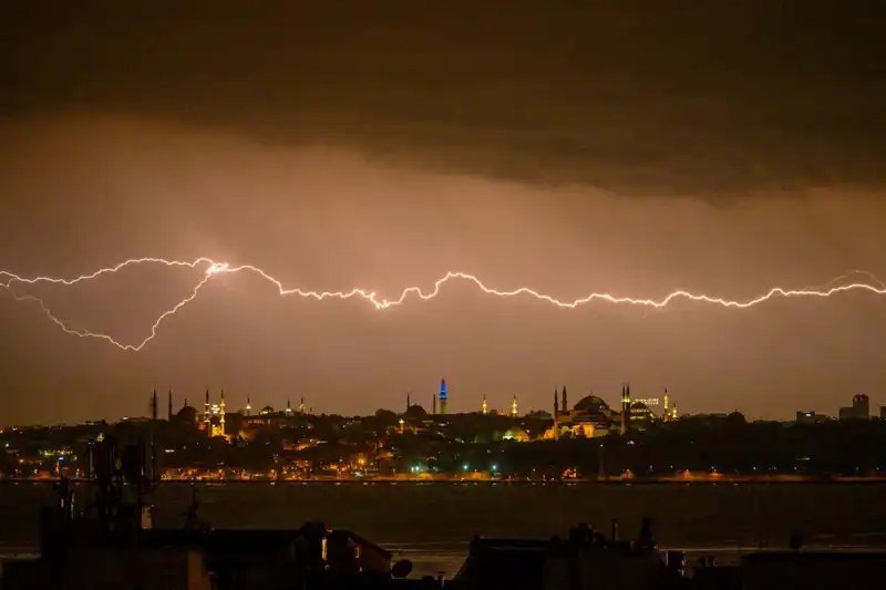 İstanbul'da Sıcaklık Düşüşü: Yeni Haftada Kar Bekleniyor!
