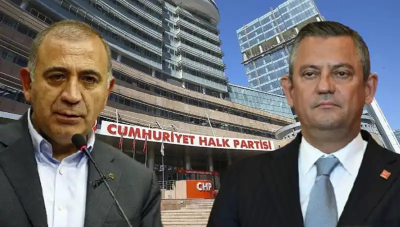 CHP Kuruluş Töreninde Sıcak Karşılama: Tekin ve Özgür Özel Buluşuyor