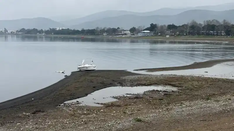 İznik Gölü'nde Kuraklık Krizi: Yağışlara Rağmen Su Seviyesi Düşüyor