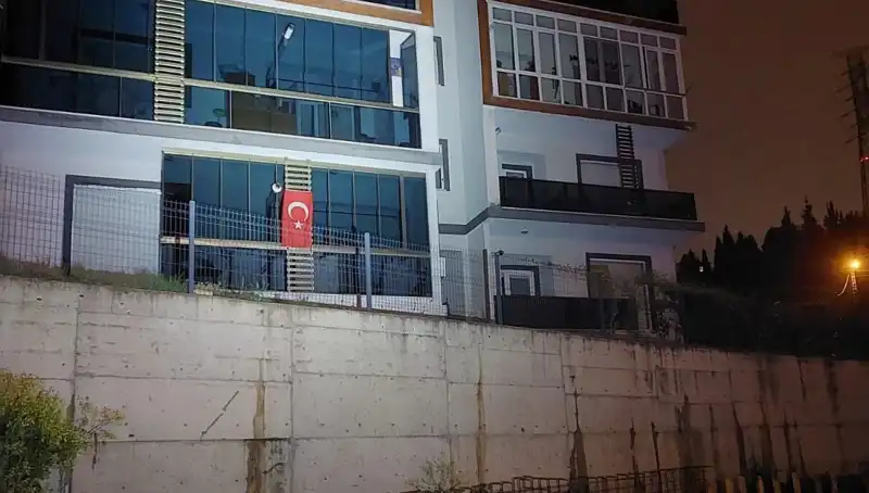 Sakarya'da Üst Üste Gelen Riskler Nedeniyle 4 Katlı Apartman Tahliye Edildi