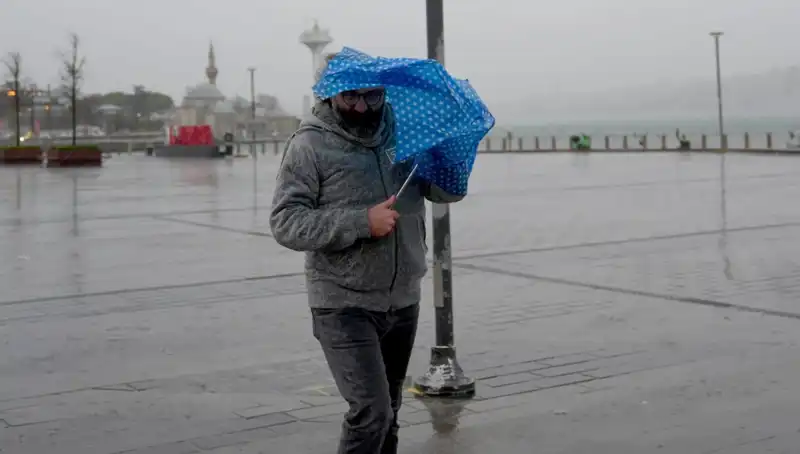 Meteorolojiden 14 İle Sarı Kodlu Uyarı: Yağışlar ve Fırtınaya Dikkat