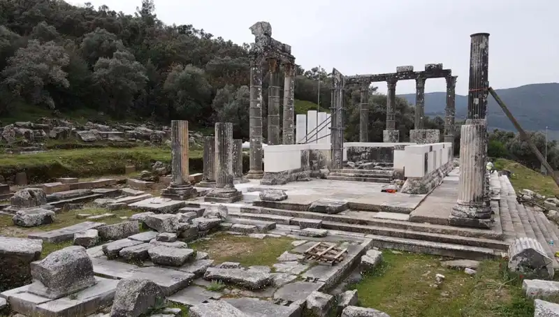 Zeus Tapınağı'nın Restorasyonu: Tarihin Gölgelerinde Yeniden Hayat Buluyor
