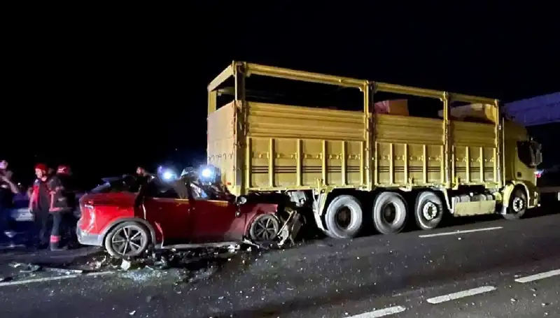 Kamyona Çarpan Araçta Yaşanan Kaza Sonrası Acelenin Bedeli: Bir Hayat Kaybedildi