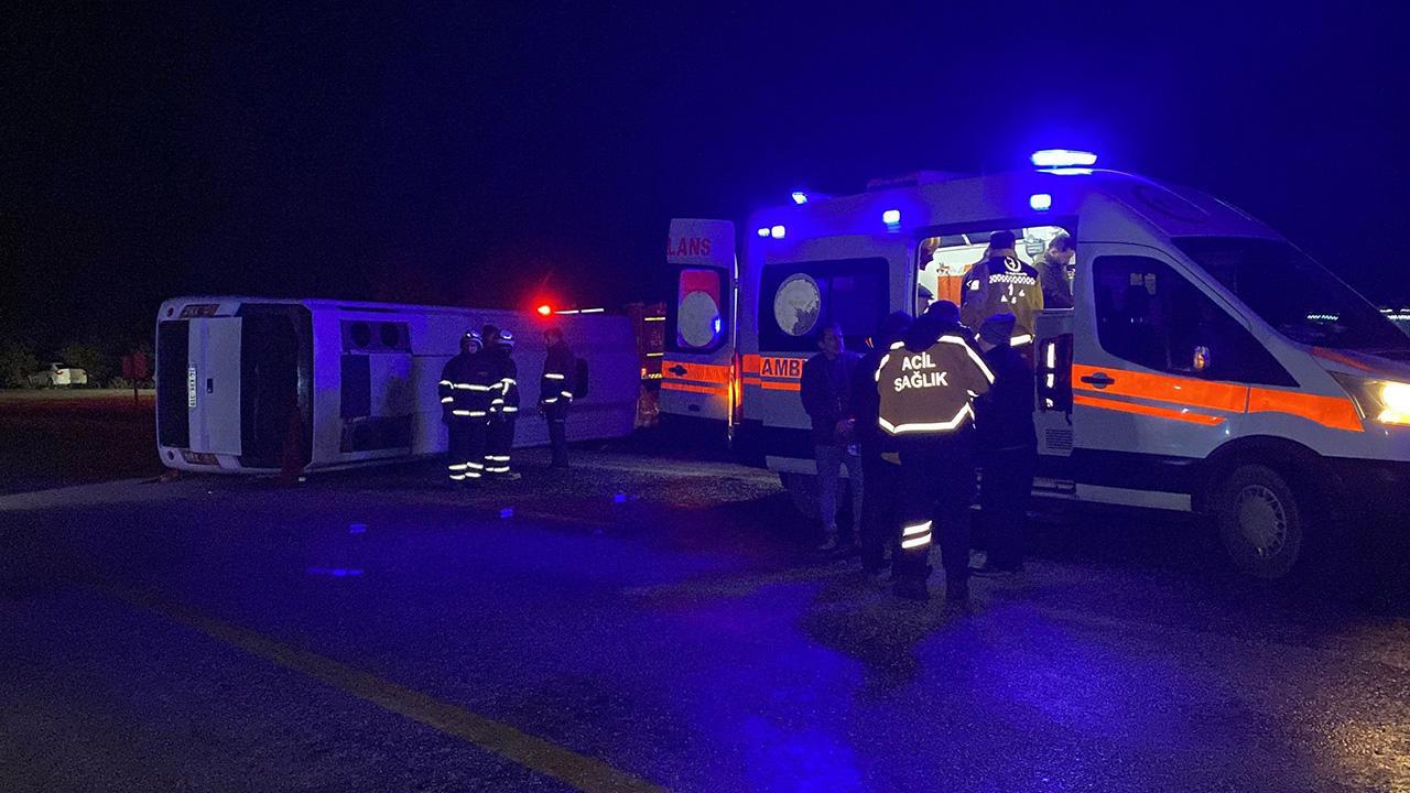 Midibüs kazası: 1 ölü, 23 yaralı