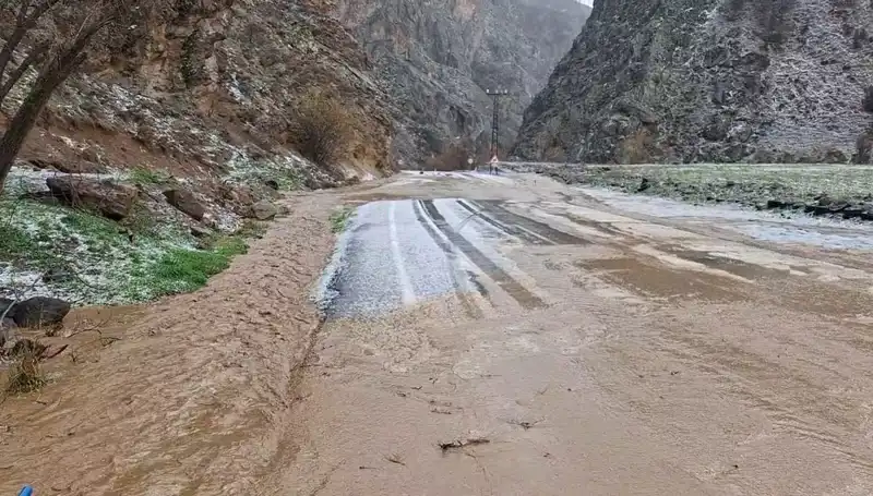 Tunceli’yi Vuran Fırtına: Dolu ve Sağanak Hayatı Felç Etti