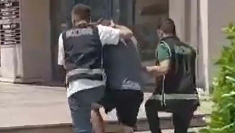 Türkiye'de Sahte Dövizle Alışveriş Yapan Turist Sınır Dışı Edildi: Olayın Ayrıntıları