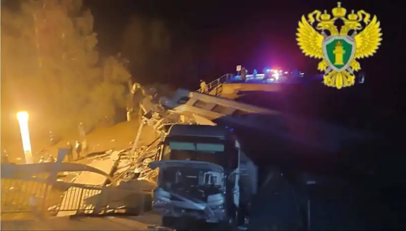 Rusya'da İki Köprünün Çökmesi ve Tren Kazası: Yürek Yakan Kayıplar