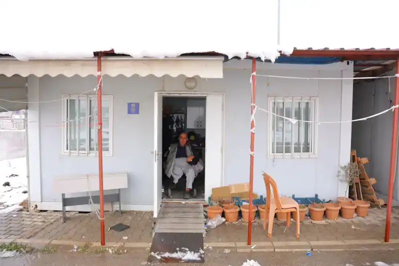 Depremin Altıncı Gününde Hayat Mücadelesi: Kurtulan Adamın Hikayesi