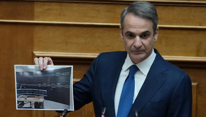 Yunanistan'da Miçotakis Hükümeti Protestolarla Sarsıldı: Yeni Dönem Başlıyor