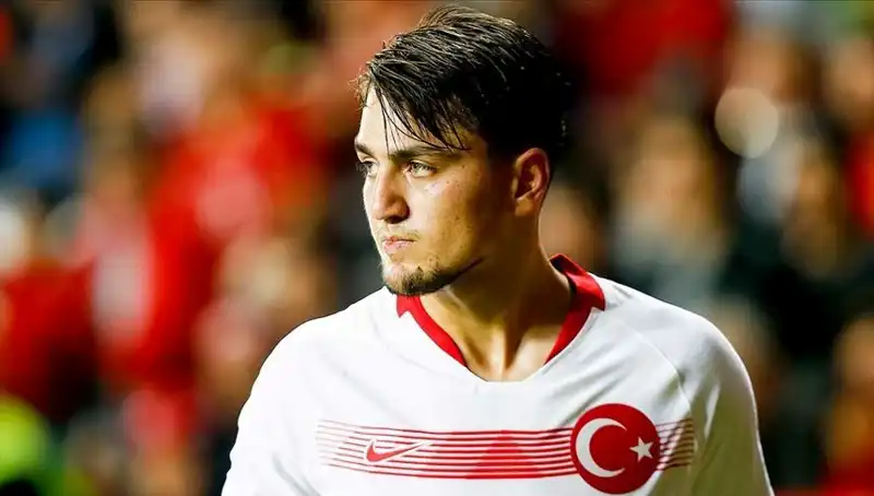 Beşiktaş, Yeni Transfer İçin Hız Kesmeden İlerliyor: Milli Futbolcudan Yanıt Geldi