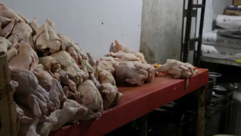 Döner İmalathanesinde Şok Edici Görüntüler: Temizlik Suçlamaları Ortaya Çıktı