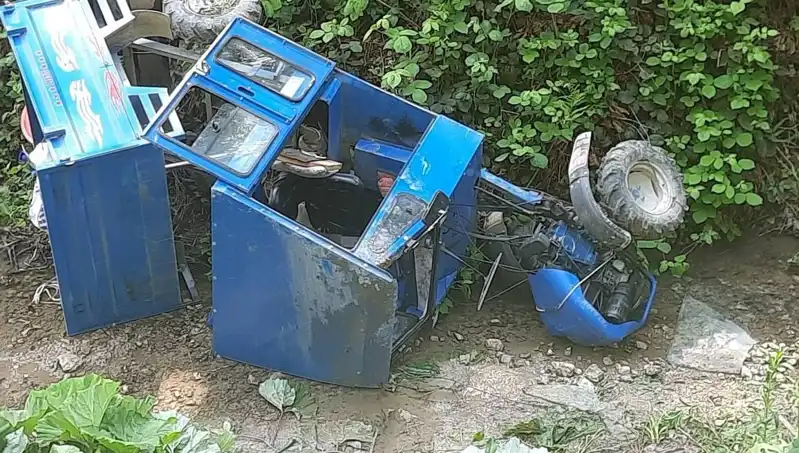 Pat Pat Kazasında Dehşet Anları: Dereye Devrilen Araçta İki Kişi Yaralandı
