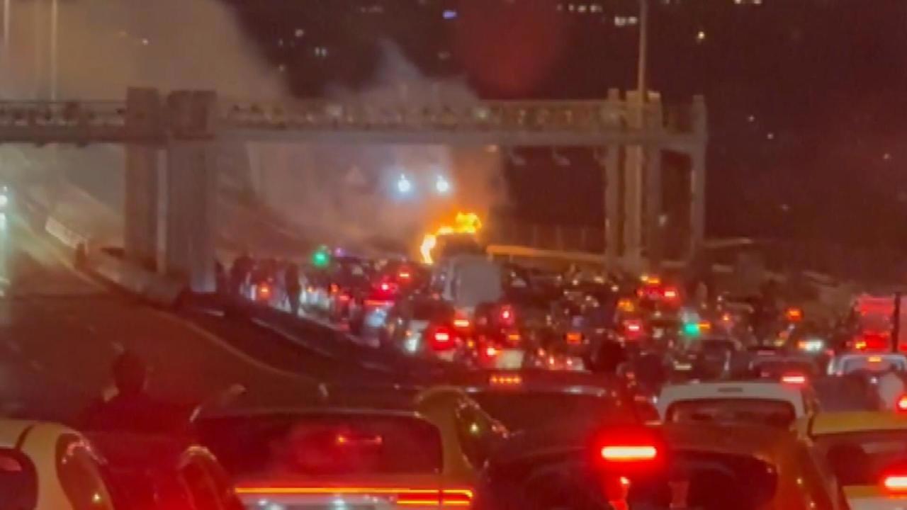 15 Temmuz Şehitler Köprüsü'nde Bir Otomobilde Yangın çıktı