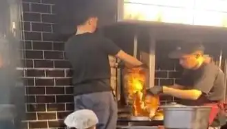Pişmiş Tavuk Dönerin Üzerinde Çiğ Et Skandalı: Yetkililer Harekete Geçti