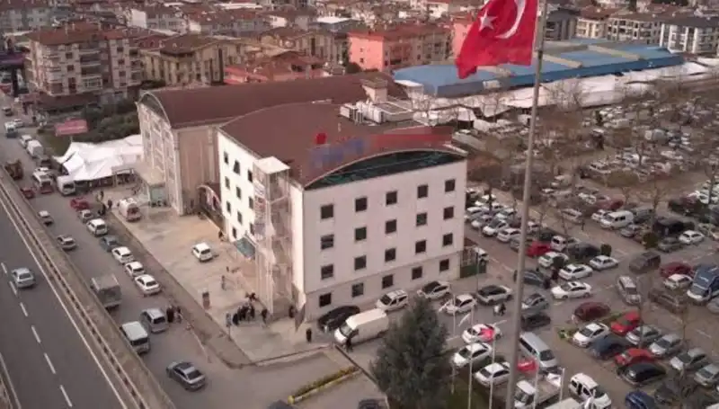 Deprem Mührüyle Gözler Özel Hastaneye Çevrildi: Perde Betonları Kesildi Mi?
