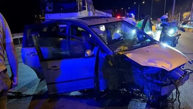 Otomobil Bariyere Çarptı: Feci Kaza Sonrası Bir Ölü, Üç Yaralı