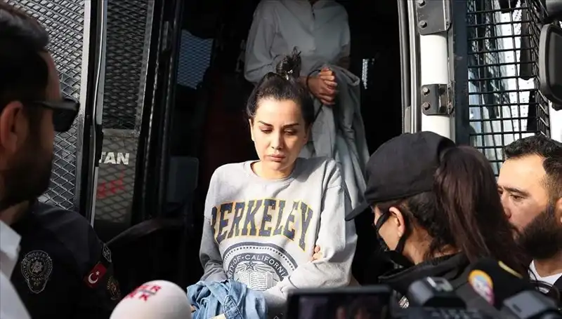 Dilan Polat'ın Instagram Hesabına Neden Erişilemiyor? Takipçileri Merak İçinde!