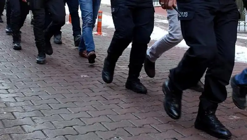 Antalya'da Silah Kaçakçılarına Büyük Operasyon: 20 Gözaltı