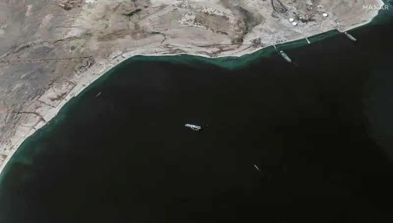 Yunan Gemisine Saldırı: Mürettebat Son Anda Hayata Döndü!