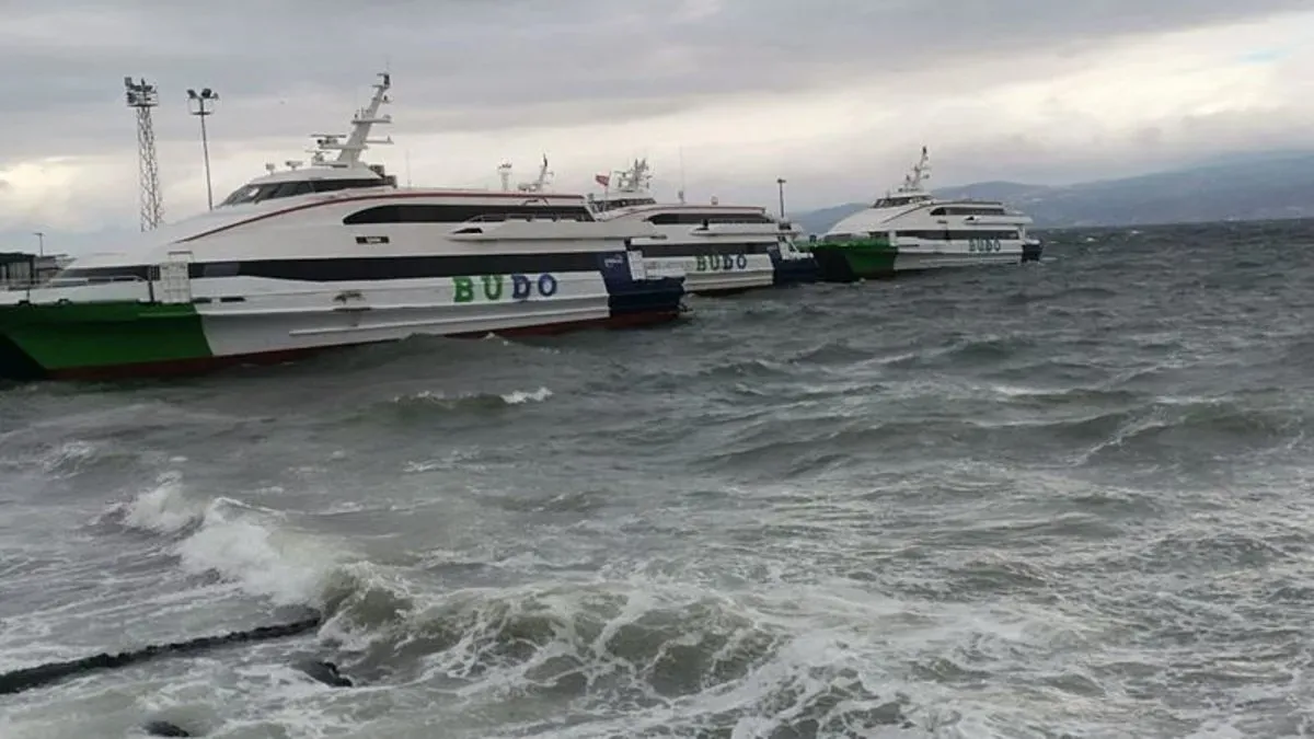 Marmara’da Fırtına Alarmı: Seferler İptal, Sürücüler ve Yolcular Uyarıldı