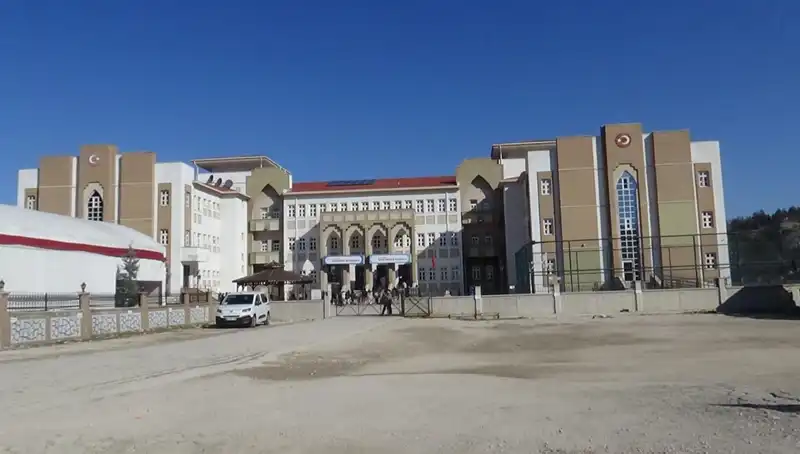 Ortaokulda Öğrenciler Arasında Şiddet Olayı: Öğretmenin Rolü Nedir?