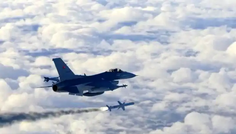 F-16 EDPOD Son Testlerden Geçti: Yeni Dönemin Başlangıcı mı?