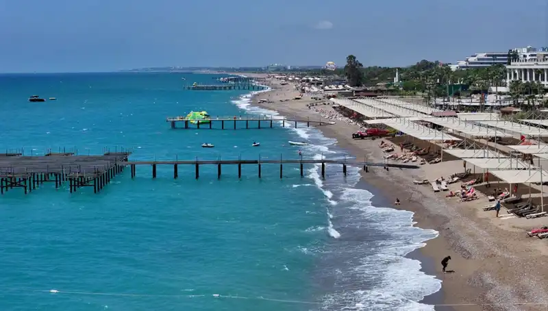 Antalya Sahillerinde Güneşli Hava Yoğunluğu Tatilcileri Ceşitlendirdi